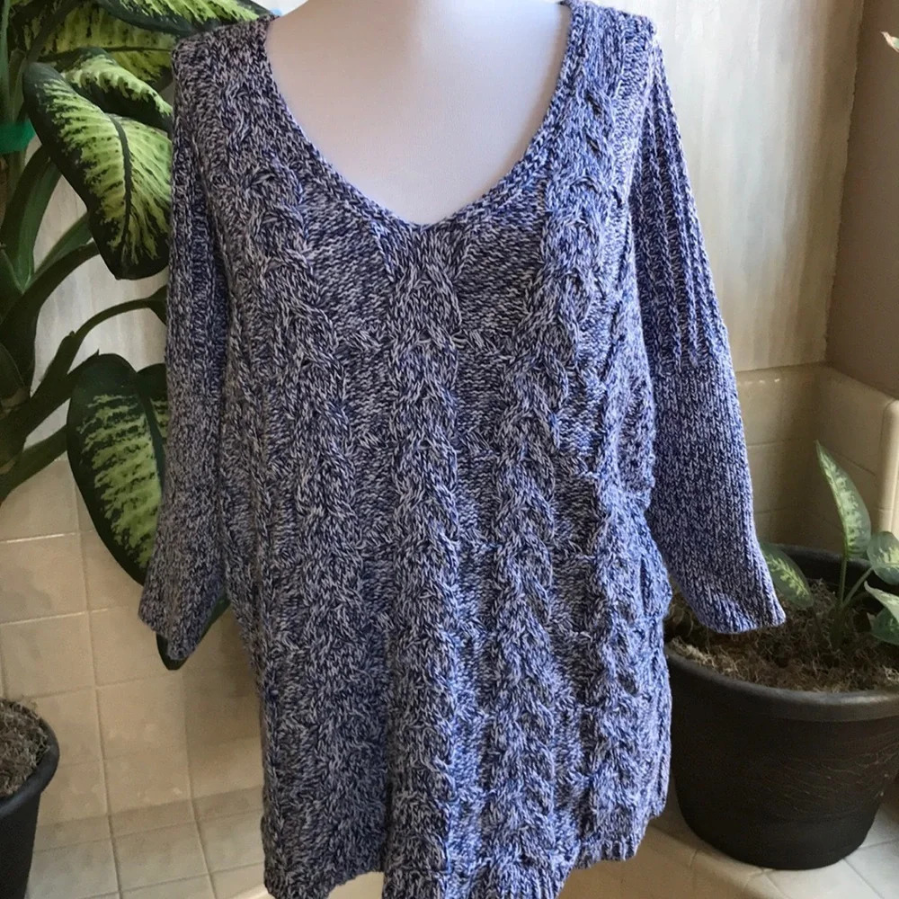 Express blue and white hi-low 3/4-sleeve sweater
